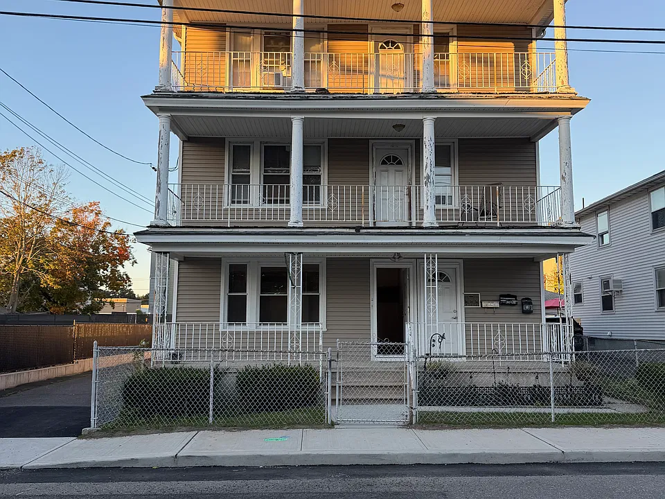 14 Branch St #1