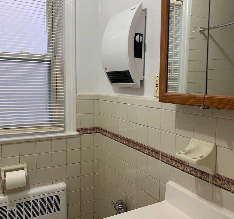 1st image of 2554 Lurting Ave Floor 1
