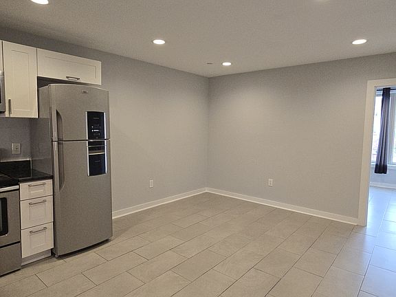 4th image of 605 E Girard Ave Floor 2