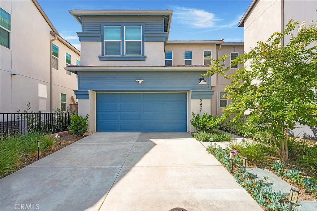 4 bed, 2068 sqft, $3,650 — Photo 1