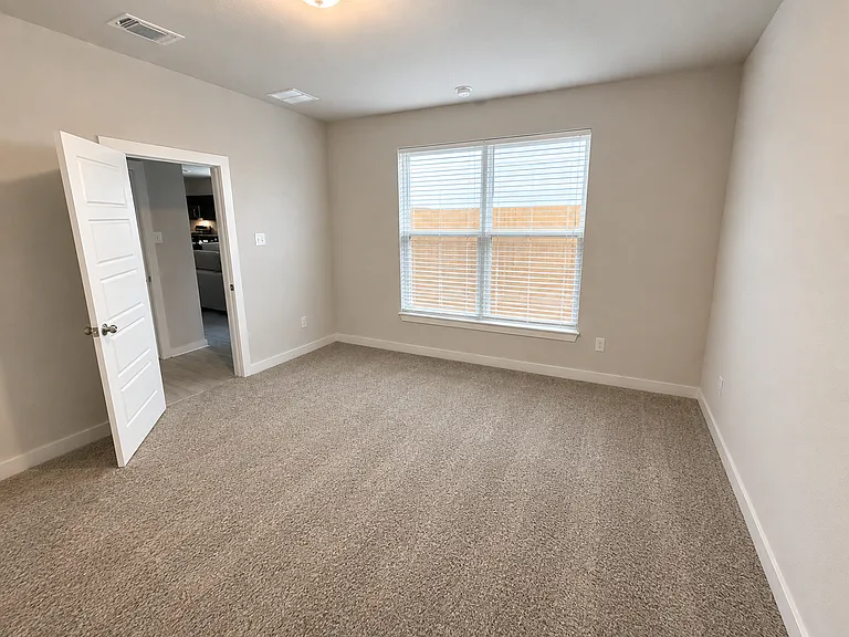 125 University Ave — Photo 7