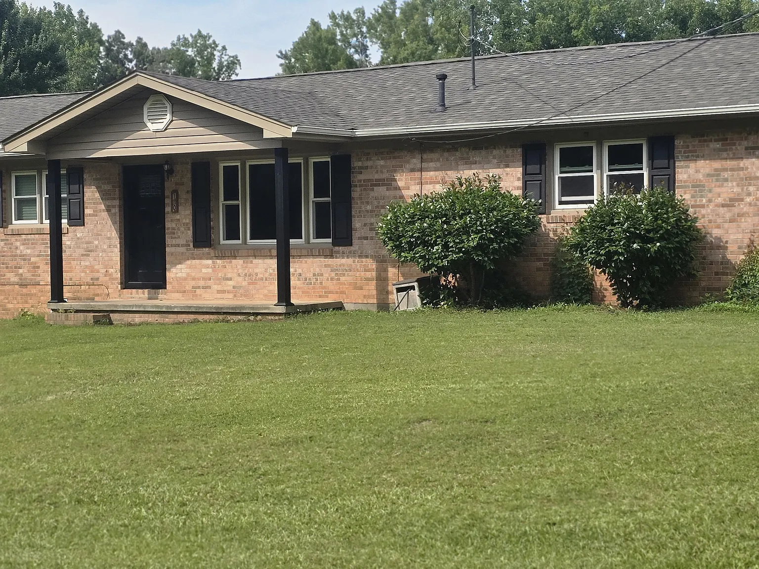 3 bed, 1.5 bath, 1269 sqft, $1,850 — Photo 1