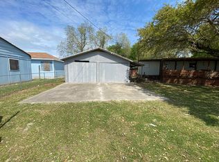 904 W Adams Ave, Pt O Connor, TX 77982