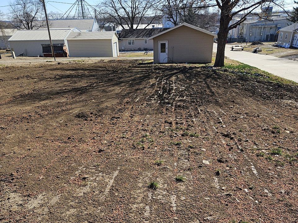 2nd image of 2300 Main St