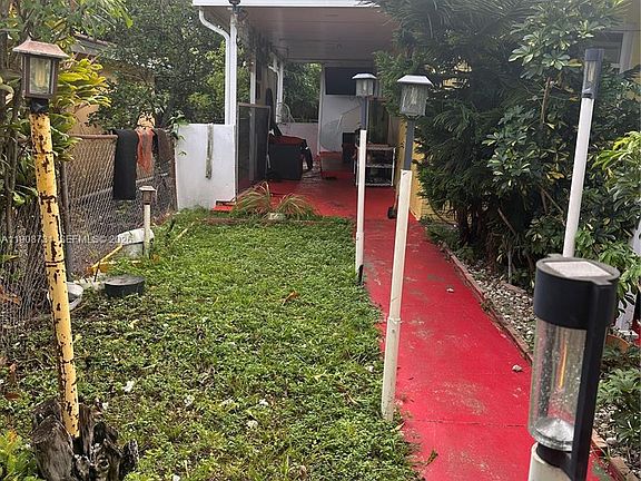 4th image of 15151 Railroad Dr