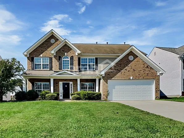 1404 Pondhaven Dr, High Point, NC 27265