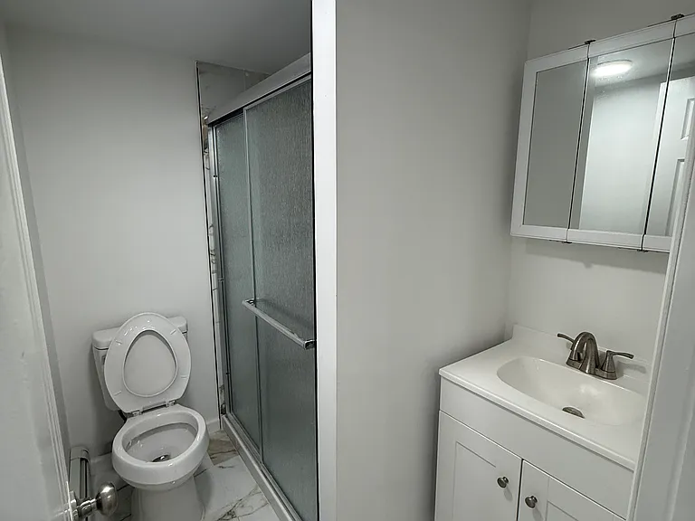 128 Campbell Ave #BASEMENT — Photo 8