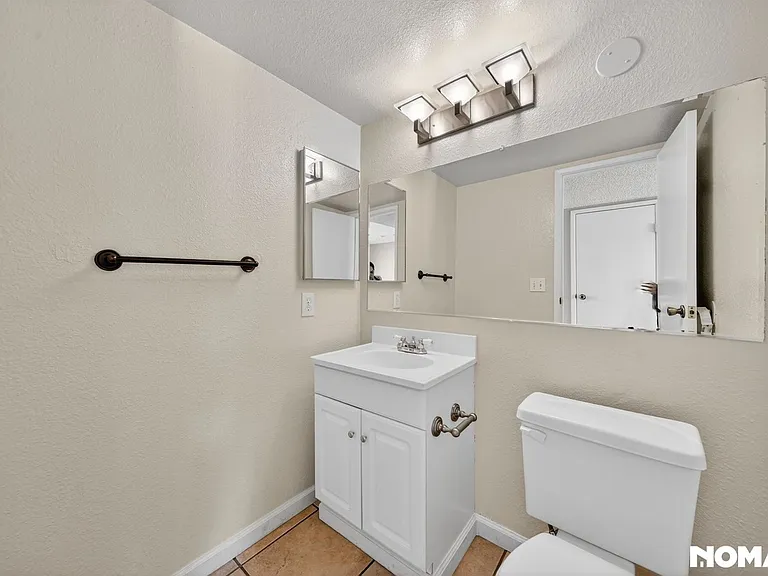4628 Michillinda Ln — Photo 12