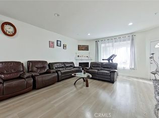 18347 Saticoy St, Reseda, CA 91335