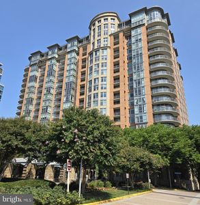 8220 Crestwood Heights Dr APT 808, Mc Lean, VA, 22102
