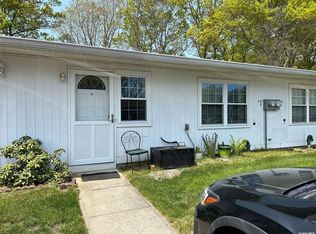 257 Newcastle Ct UNIT B, Ridge, NY 11961