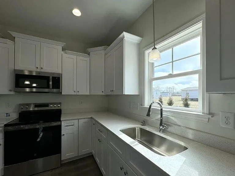 106 E Sillinger Dr — Photo 9