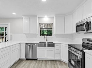 75 W Rolling Hills Dr, Conroe, TX 77304