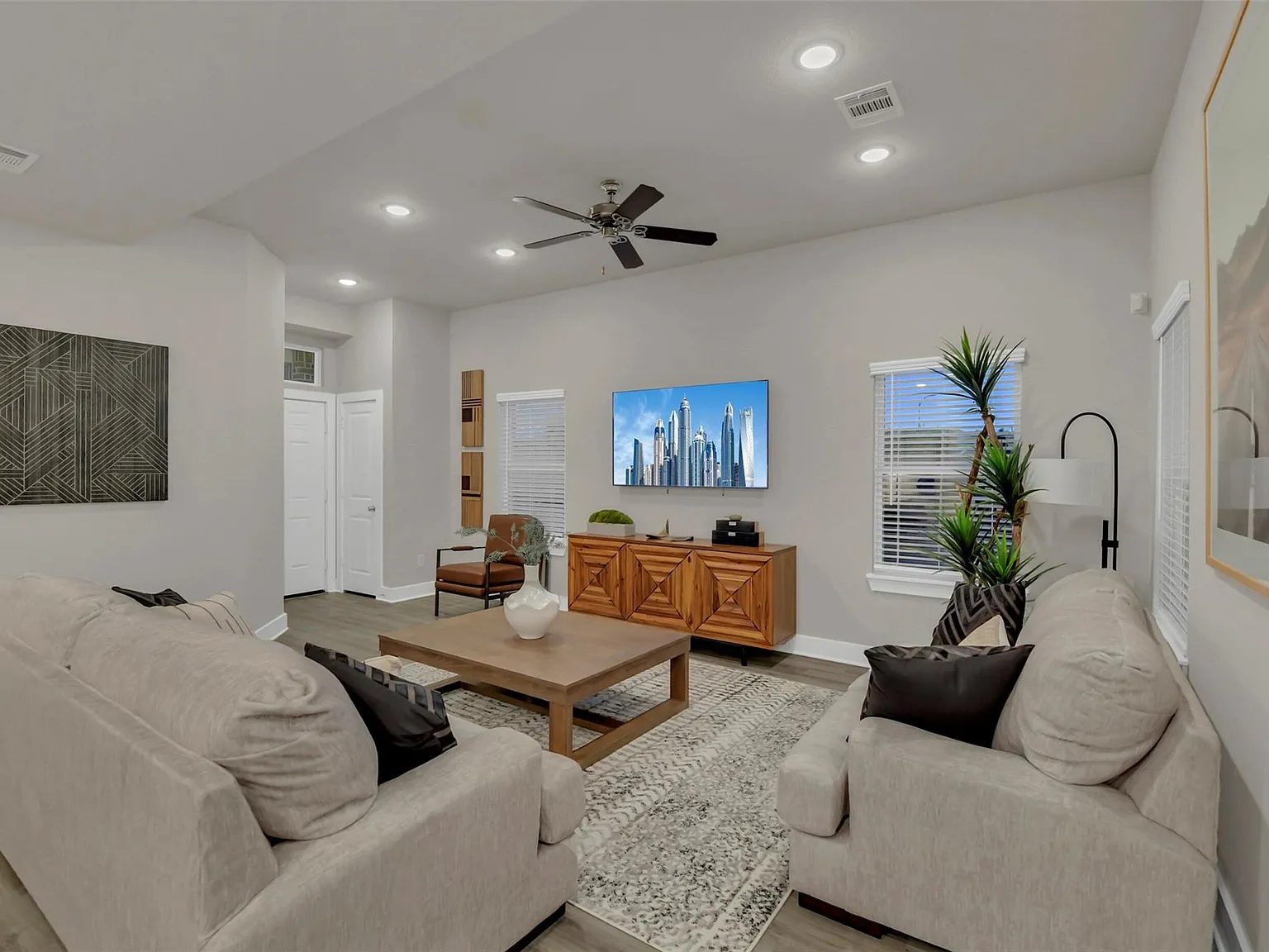 4 bed, 2.0 bath, 1904 sqft, $3,000 — Photo 3