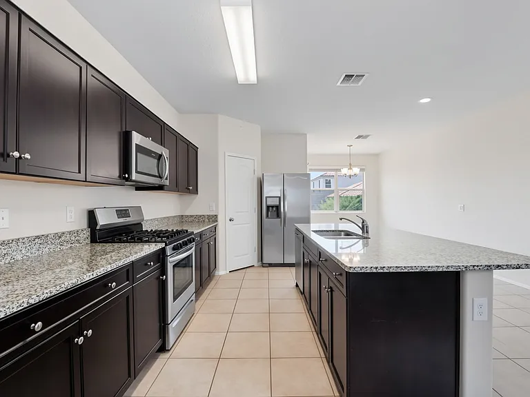 30915 W Amelia Ave — Photo 10