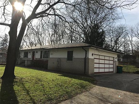 3rd image of 22447 Brookdale St
