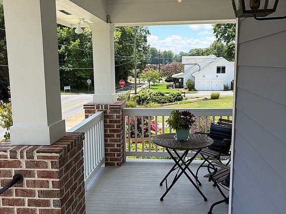 3rd image of 185 Valley St