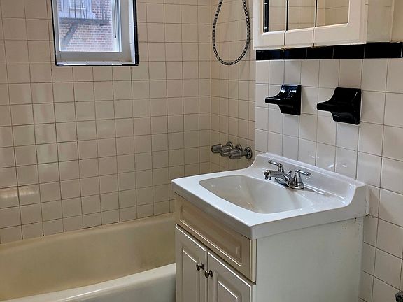 5th image of 3115 21st Ave APT 3B