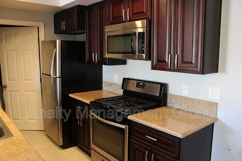 Building Photo - 552 Canyon Dr #29