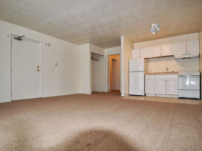 1150 Mount Hope Ave — Photo 6