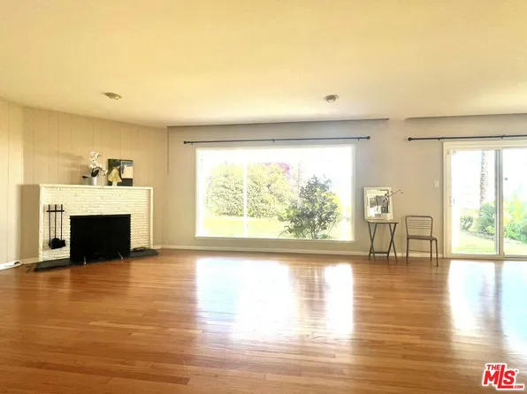 5604 S Chariton Ave, Los Angeles, CA 90056