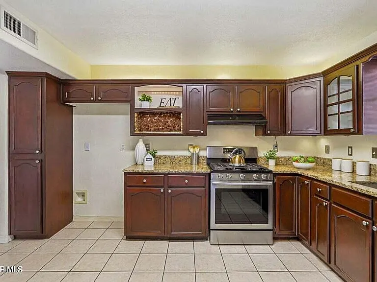 650 Vera Ct — Photo 9
