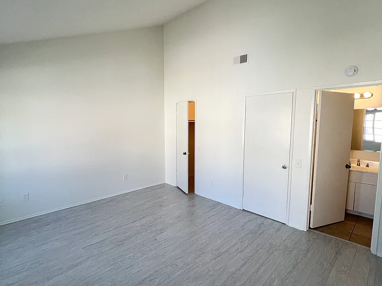 4842 King Cir #A — Photo 16