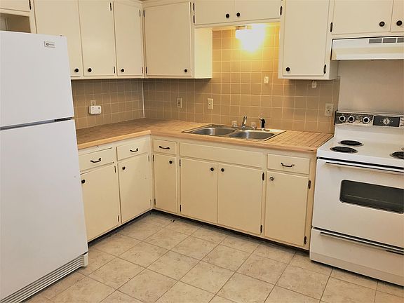 Kitchen with plenty of cabinet storage