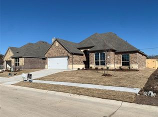 153 Windy Glen Dr, Decatur, TX 76234