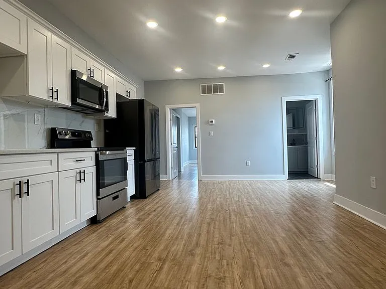 1713 S 22nd st — Photo 16