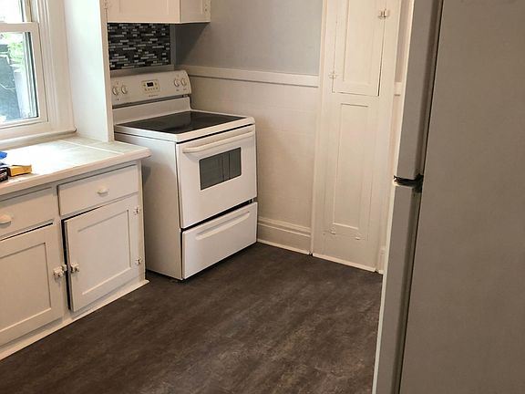 2nd image of 212 Craig St #1