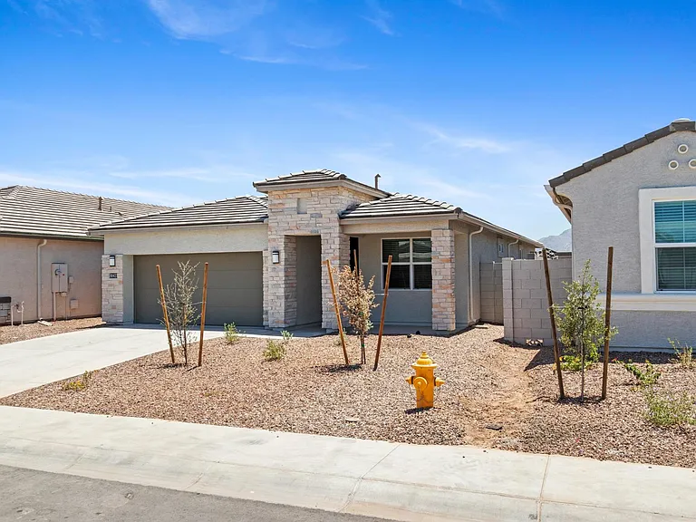 10427 W Parkway Dr — Photo 35