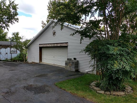 Detached 2-car garage