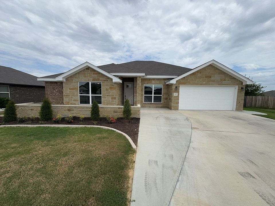 1st image of 907 Holliday Dr
