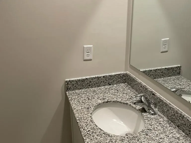 413 Tevis St — Photo 10