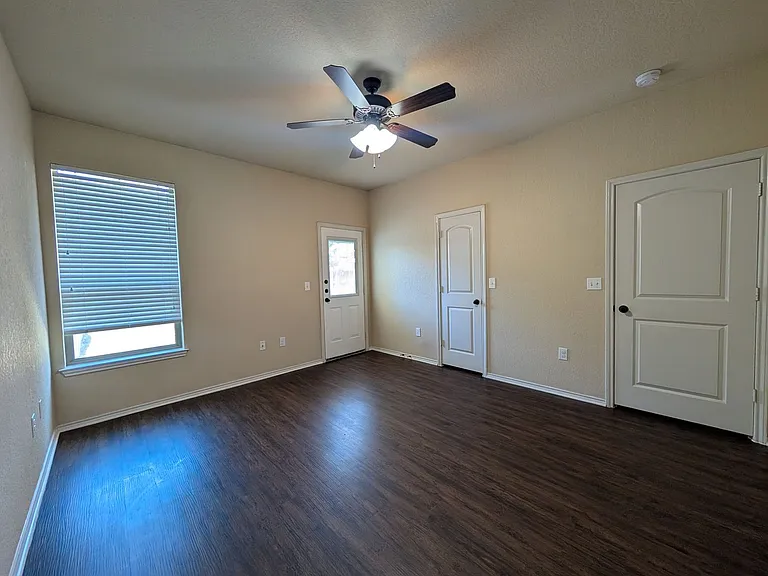 660 Creekside Cir — Photo 27