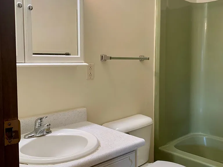 271 Circular St — Photo 10