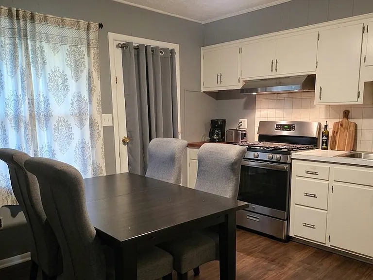9303 Lewis Ave — Photo 2