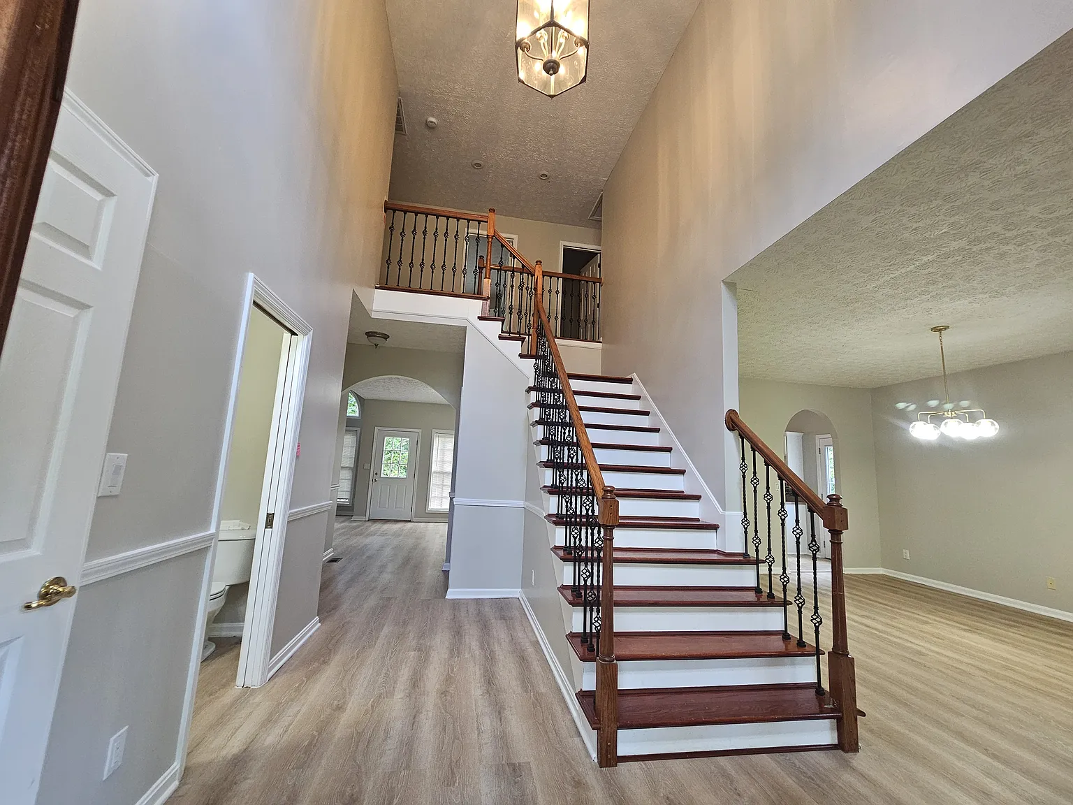 4 bed, 2.5 bath, 2422 sqft, $2,599 — Photo 1