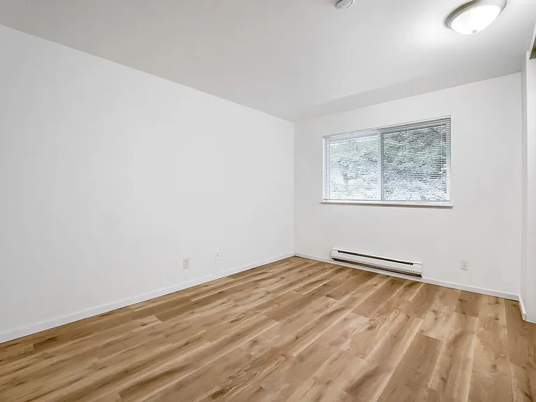 Sunset View Apartments — Photo 10