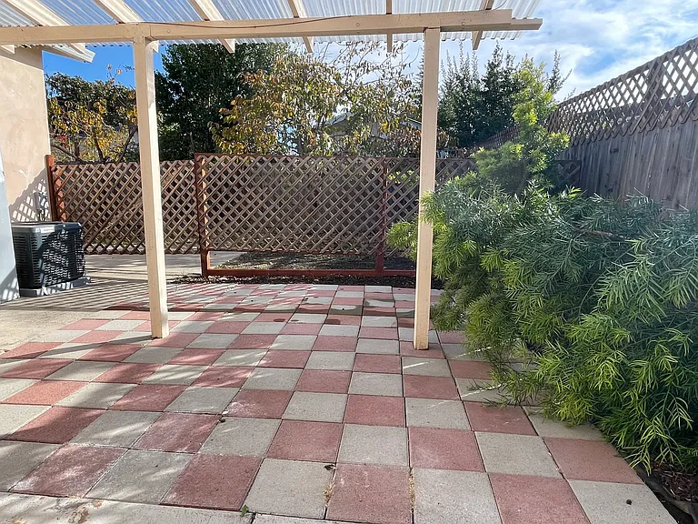 112 Lotus Way — Photo 9