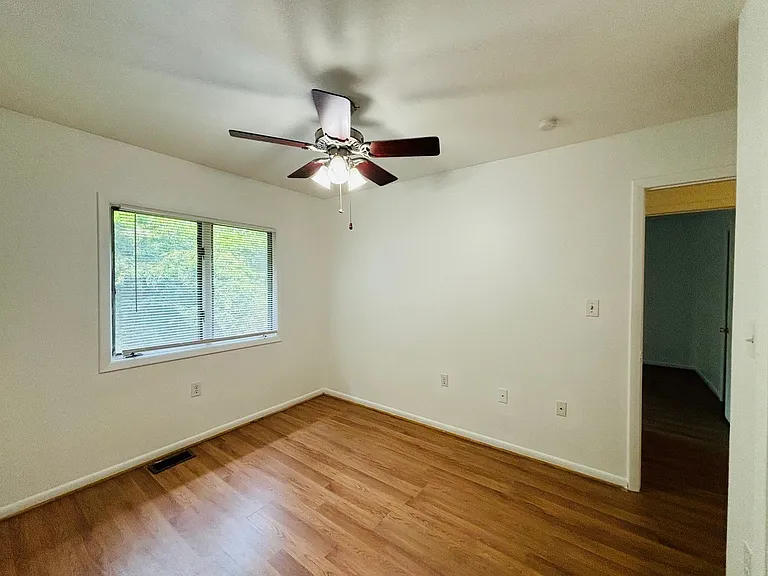 327 Shenandoah Cir — Photo 16