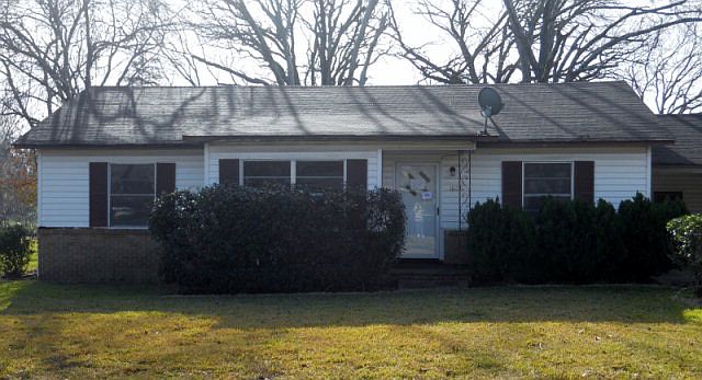 1st image of 1607 Airport Ave