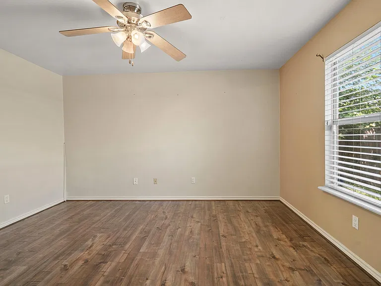 1631 Quail Run — Photo 19