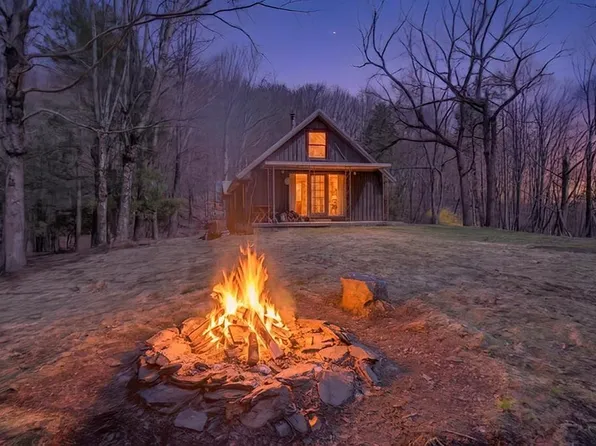 9412 Highlands Pkwy, Mouth Of Wilson, VA 24363