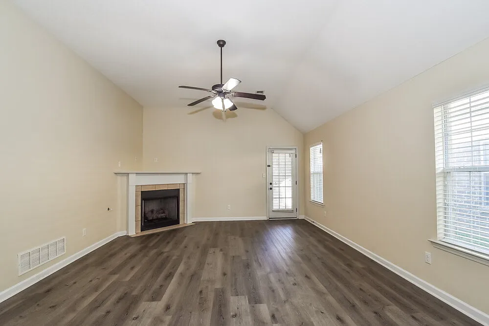 3 bed, 2.0 bath, 1508 sqft, $2,620 — Photo 4