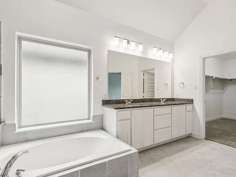 906 Overton Ave — Photo 3