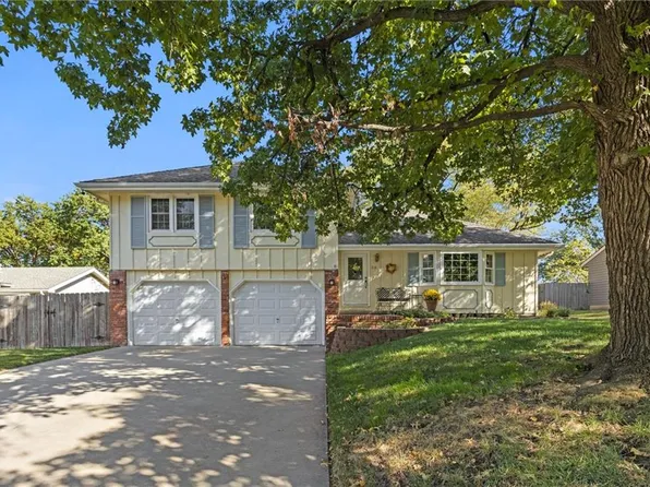 218 Concord Rd, Lawrence, KS 66049
