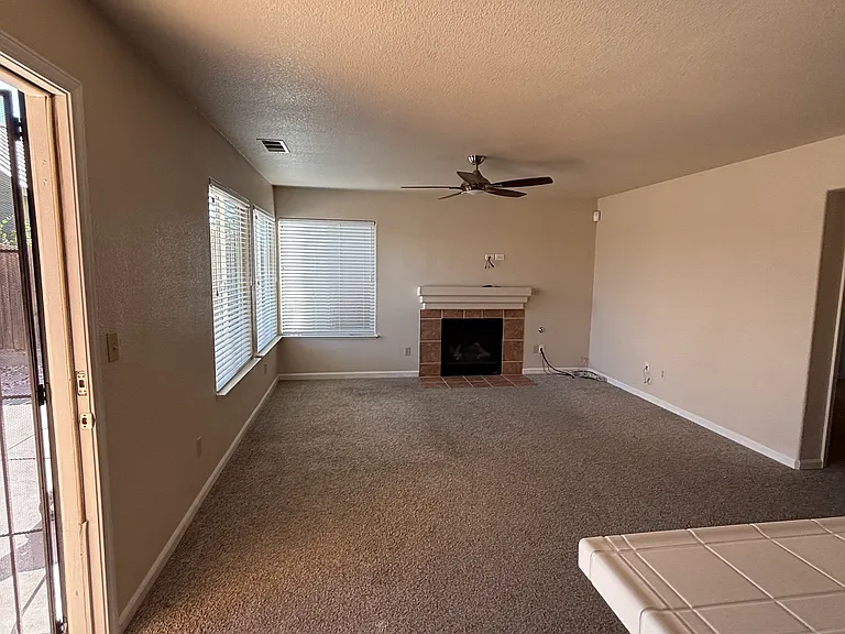1017 Sun Meadow Dr — Photo 40