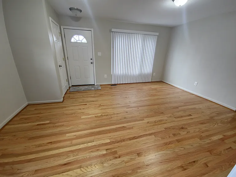 28919 Hughes St — Photo 4